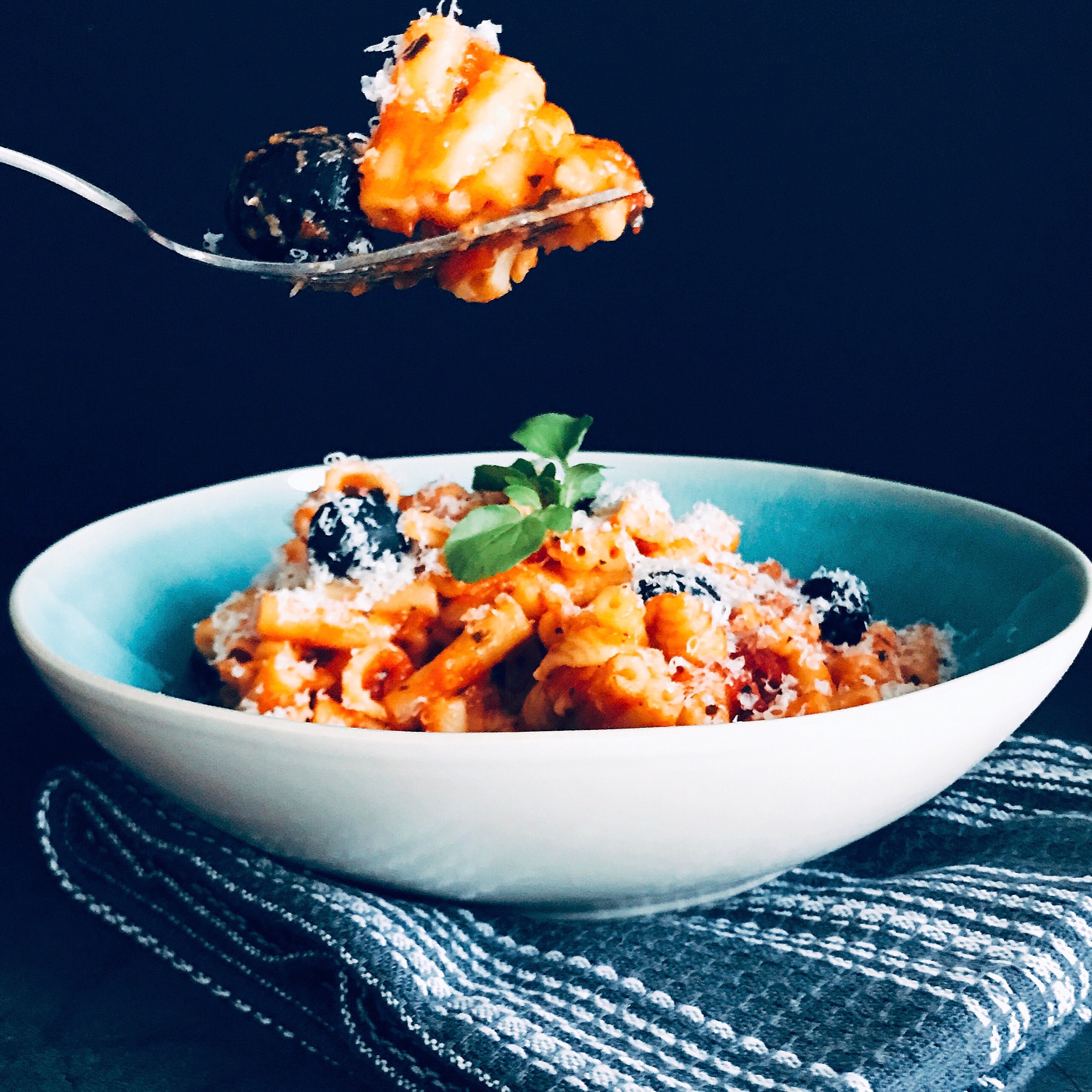 garlic, tomato and basil pasta – Once upon a kitchen table