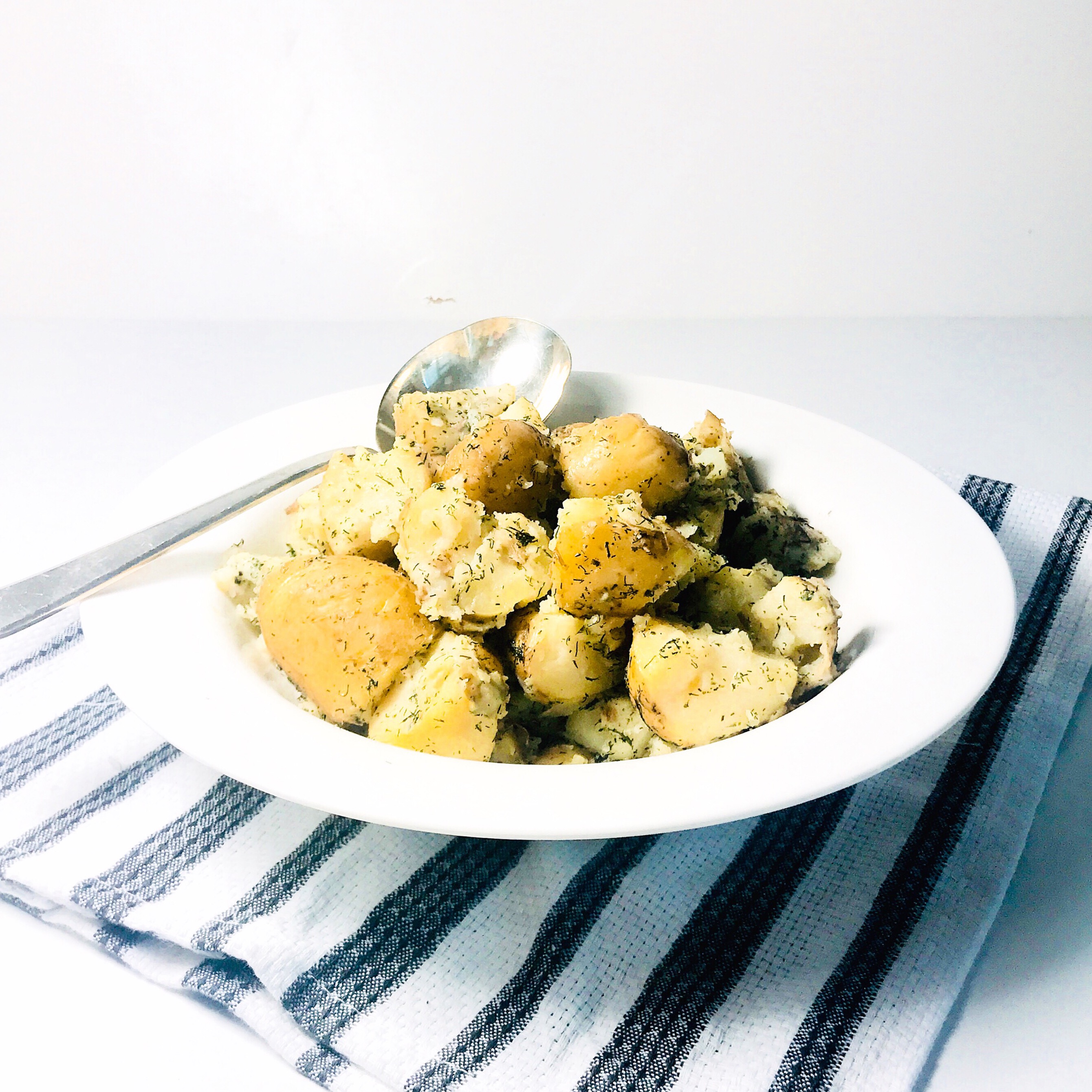 Garlicky butter dill potatoes (dairyfree alternative) Once upon a